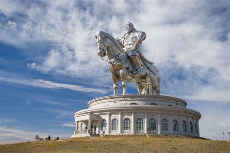 estatua gengis khan|The Equiestran Statue of Chinggis Khaan